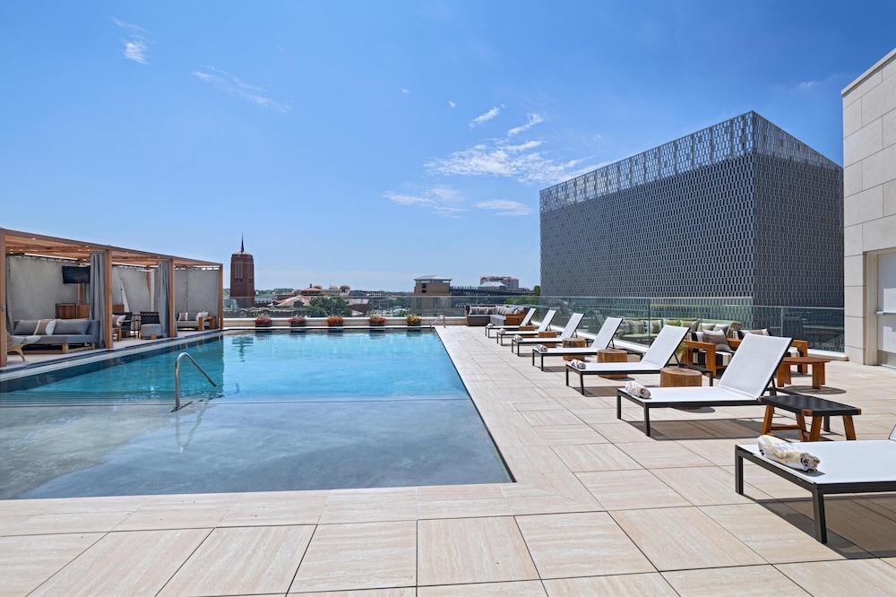 Thompson San Antonio - Riverwalk, by Hyatt 75/77
