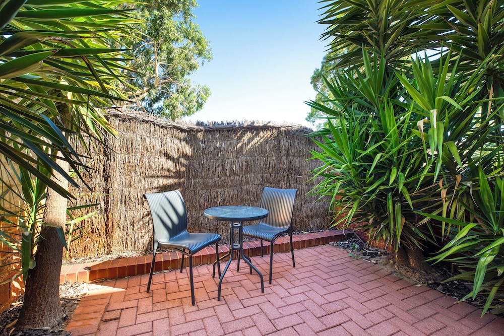 Country Comfort Perth 68/74