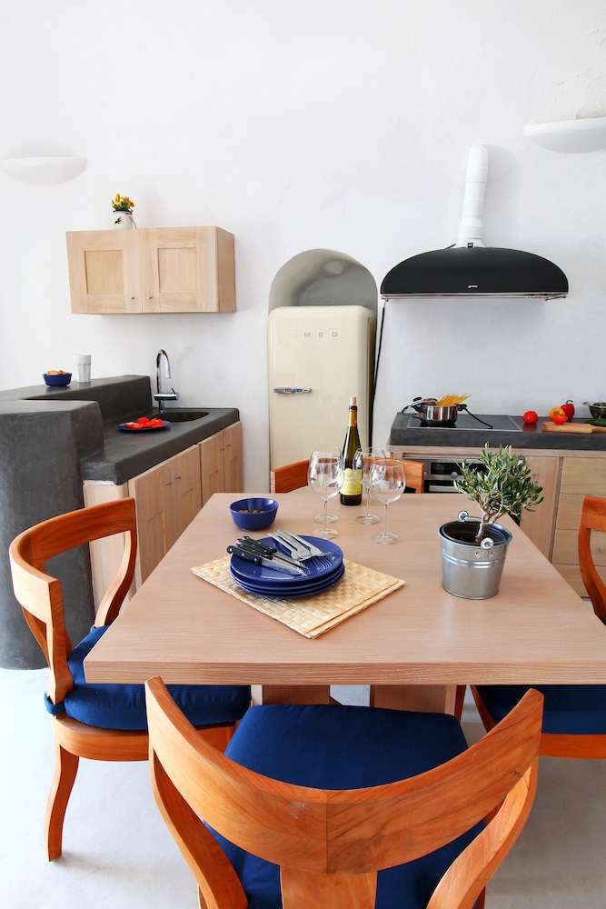 Menias Cave House 13/21