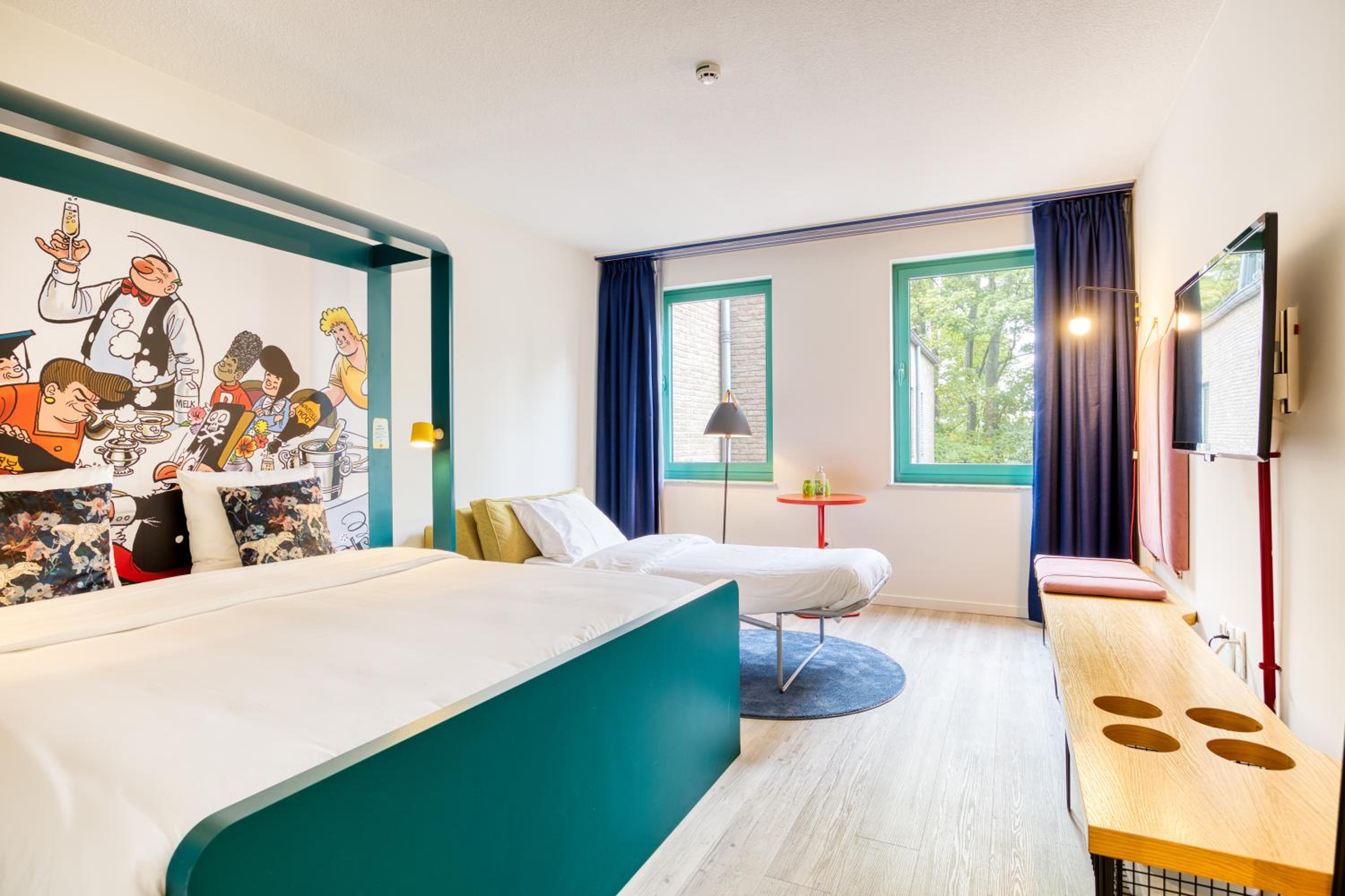 Room, Triple, 1 Double and 1 Single Bed, Queen Bed, Sofa
