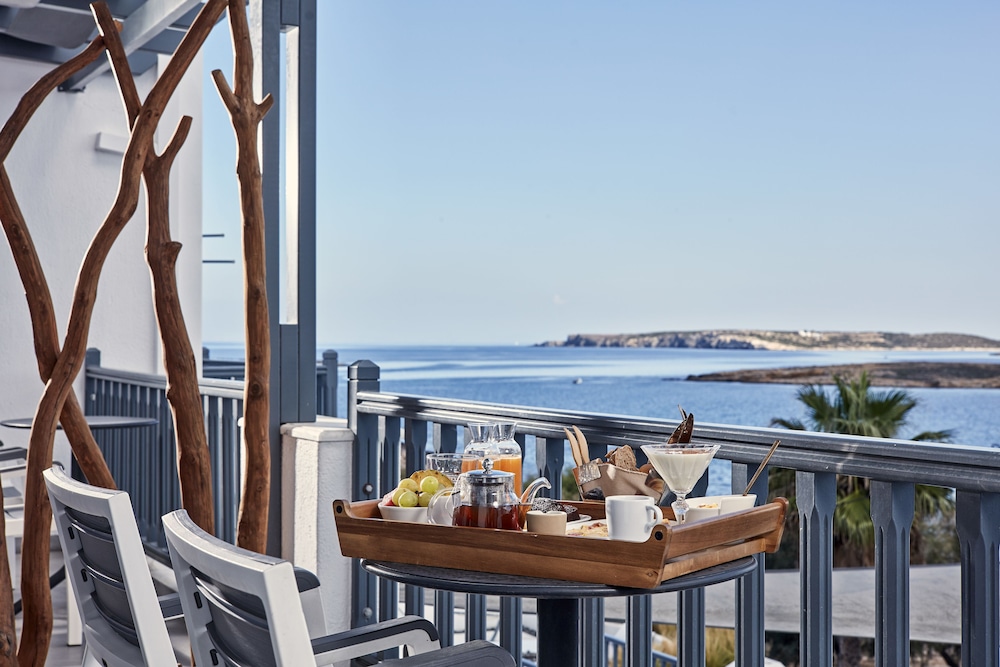 Parian Boutique Hotel 43/48