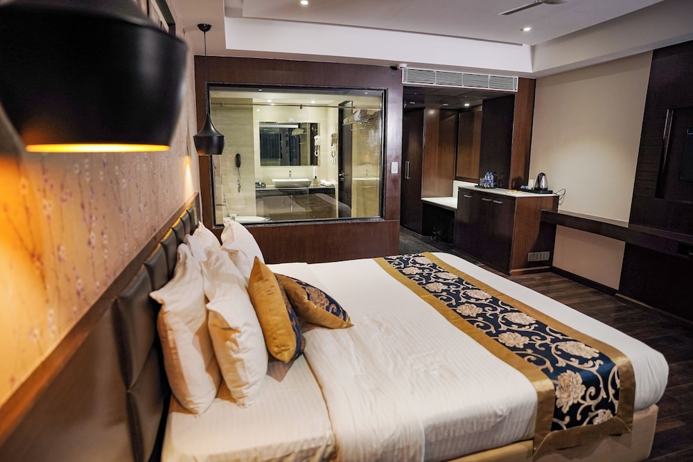 Hotel Saffron Crest 19/40