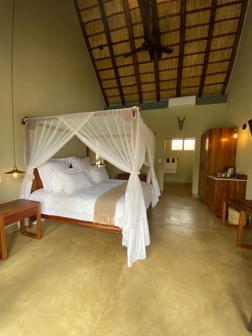 DELUXE, DOUBLE BED