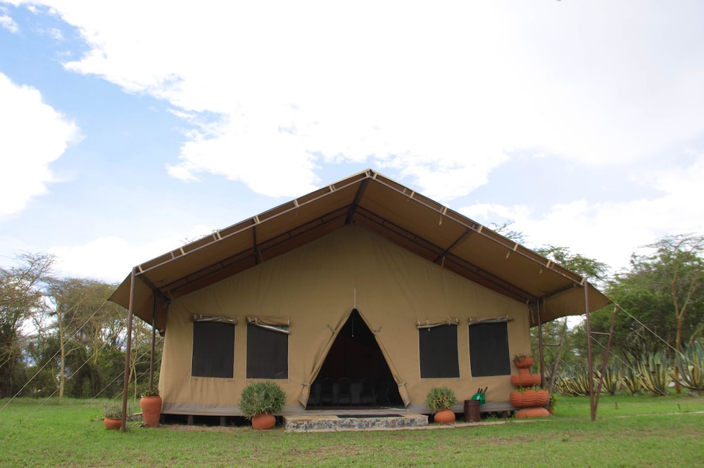 Sweetwaters Serena Camp 4/50