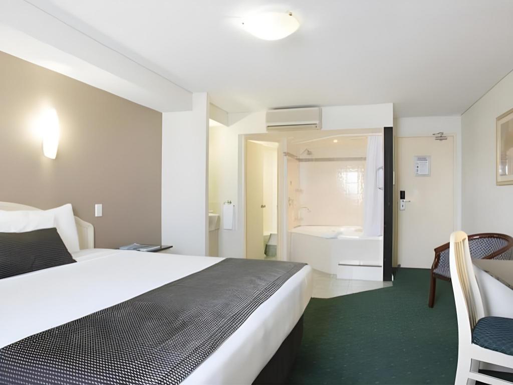Superior, Queen Bed