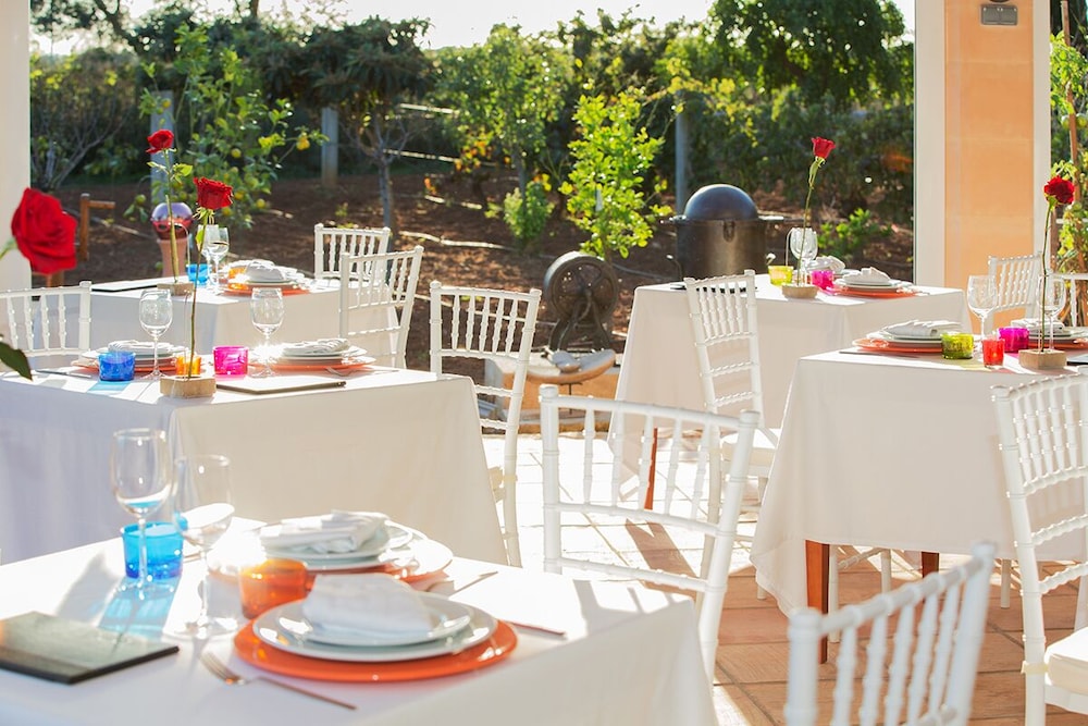 Es Revellar Art Resort - Adults Only 94/110