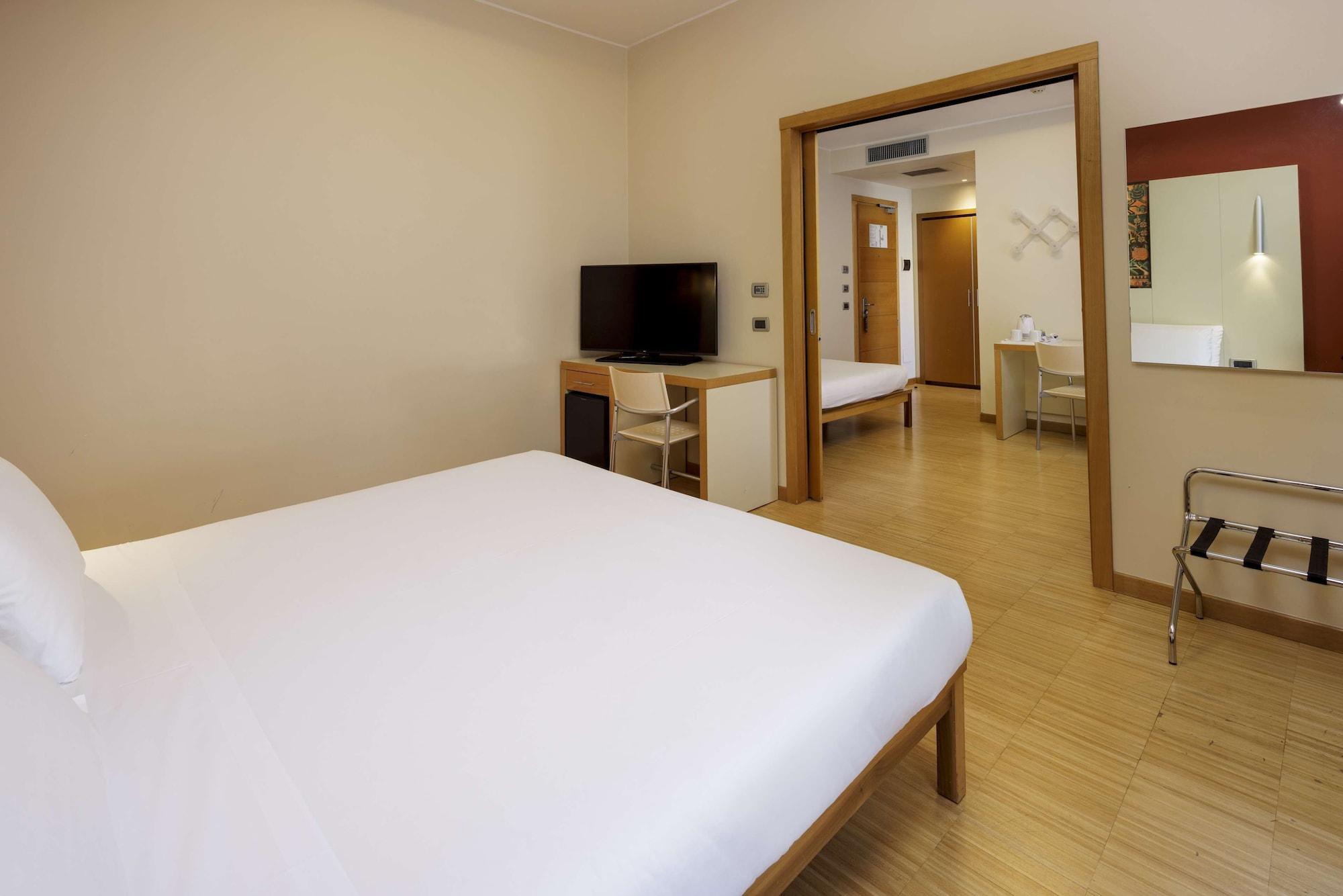 Family, Multiple Beds