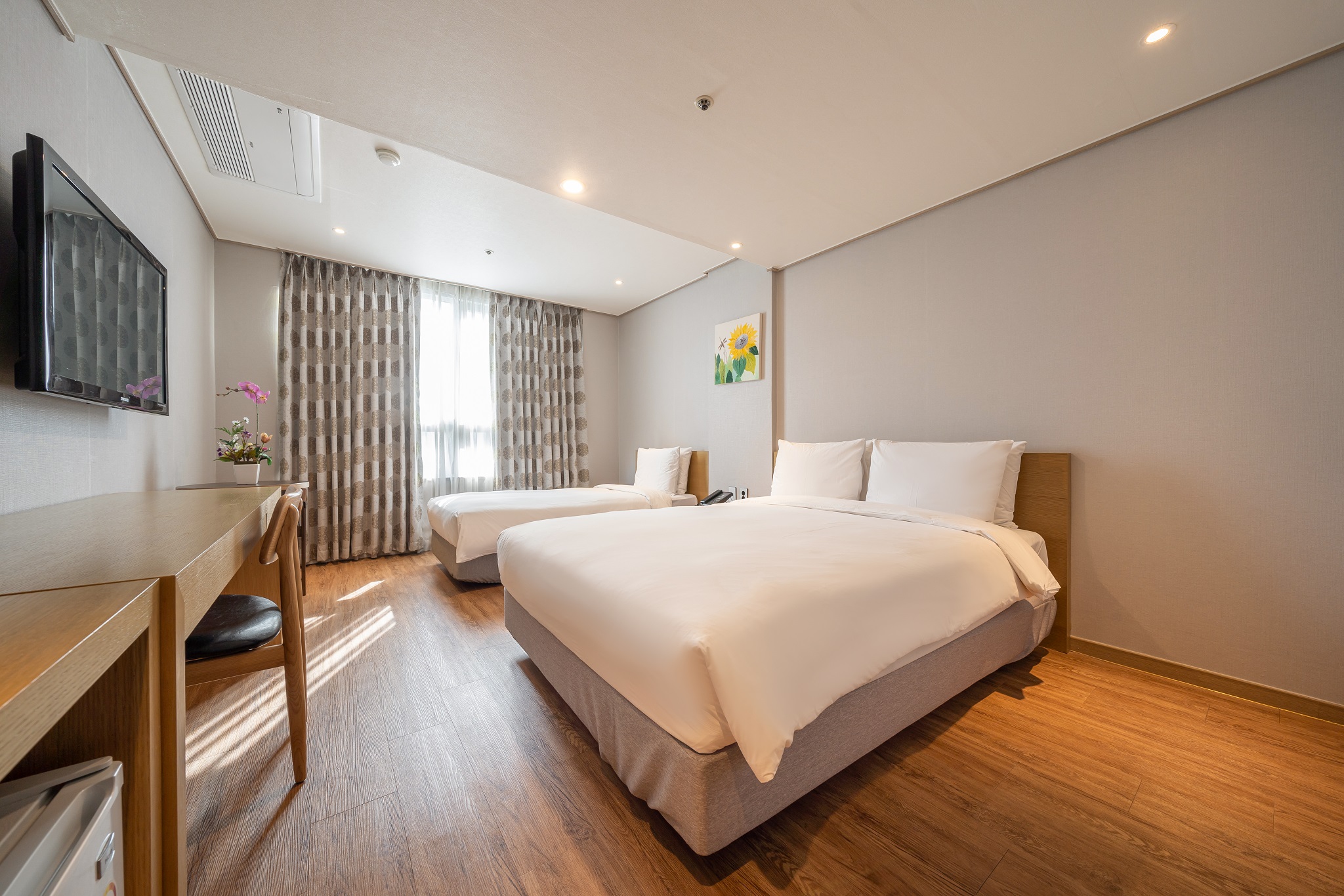 DELUXE, FAMILY, TWIN BEDS