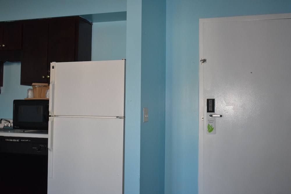 Guest Cottage & Suites 54/60