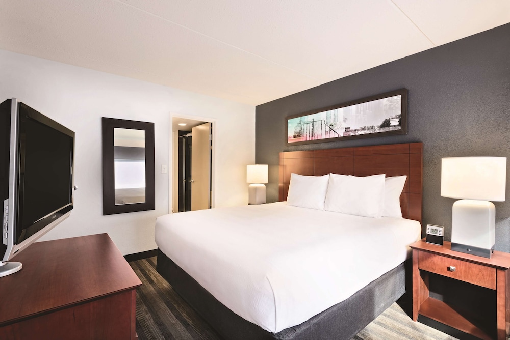 CLT Sky Suites 7/34