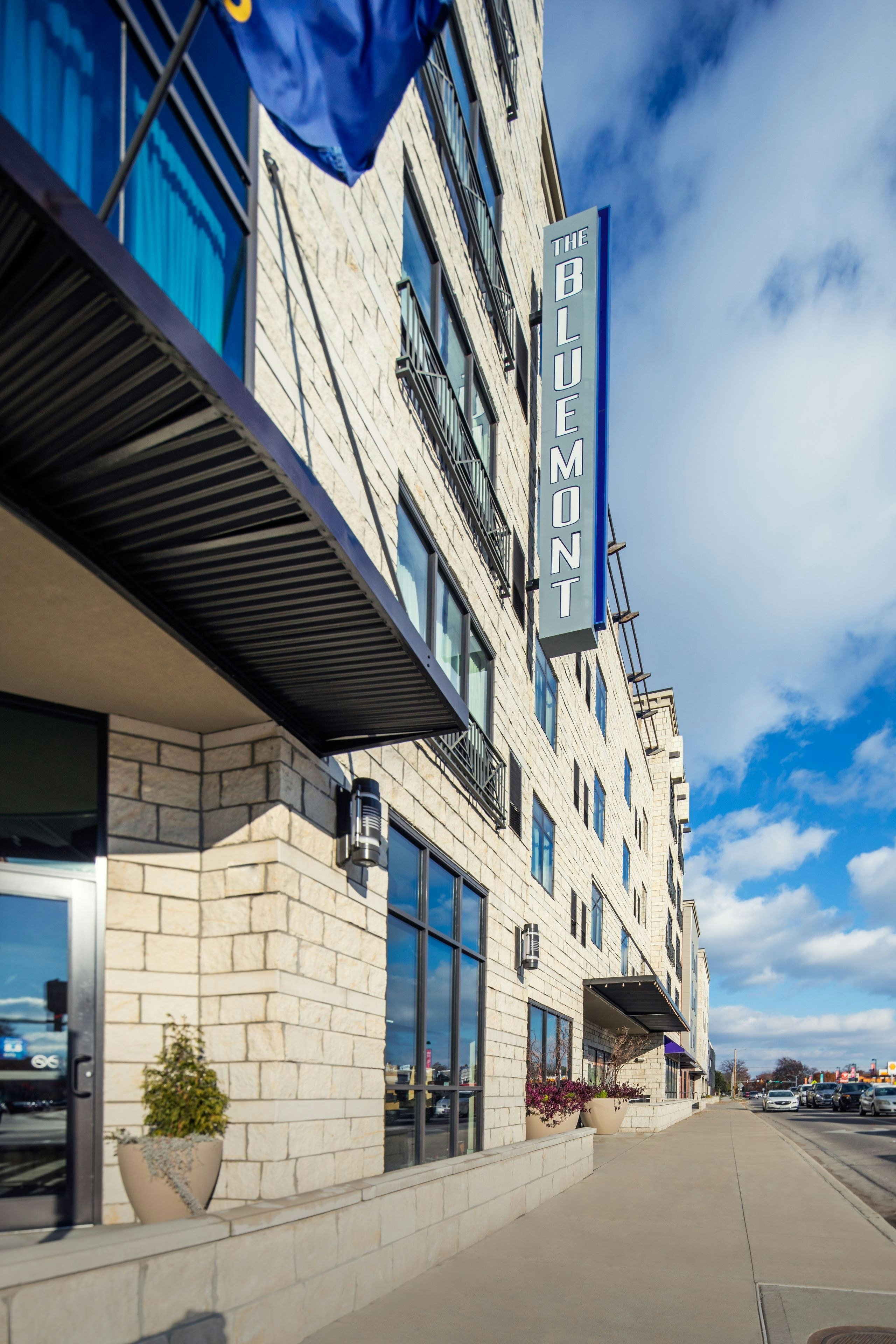 The Bluemont Hotel 6/80