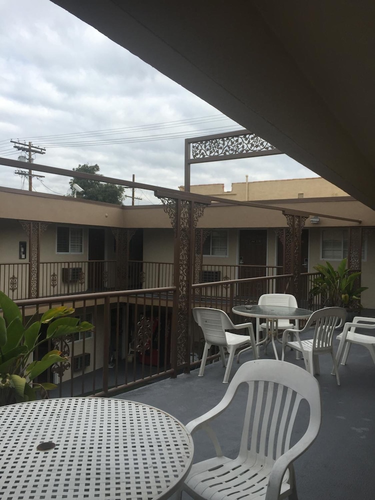 Beverly Inn 3/64