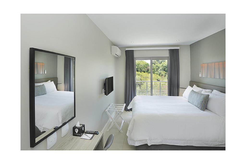 2 Bedroom Apartment, The Capital on Bath 2/2