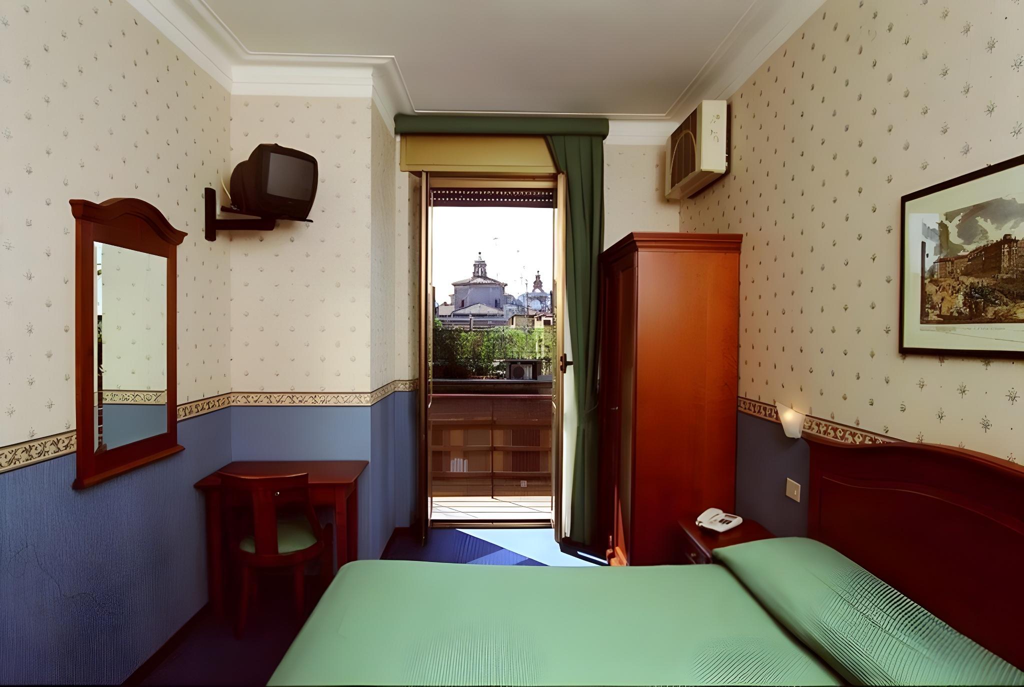 ROOM, SINGLE