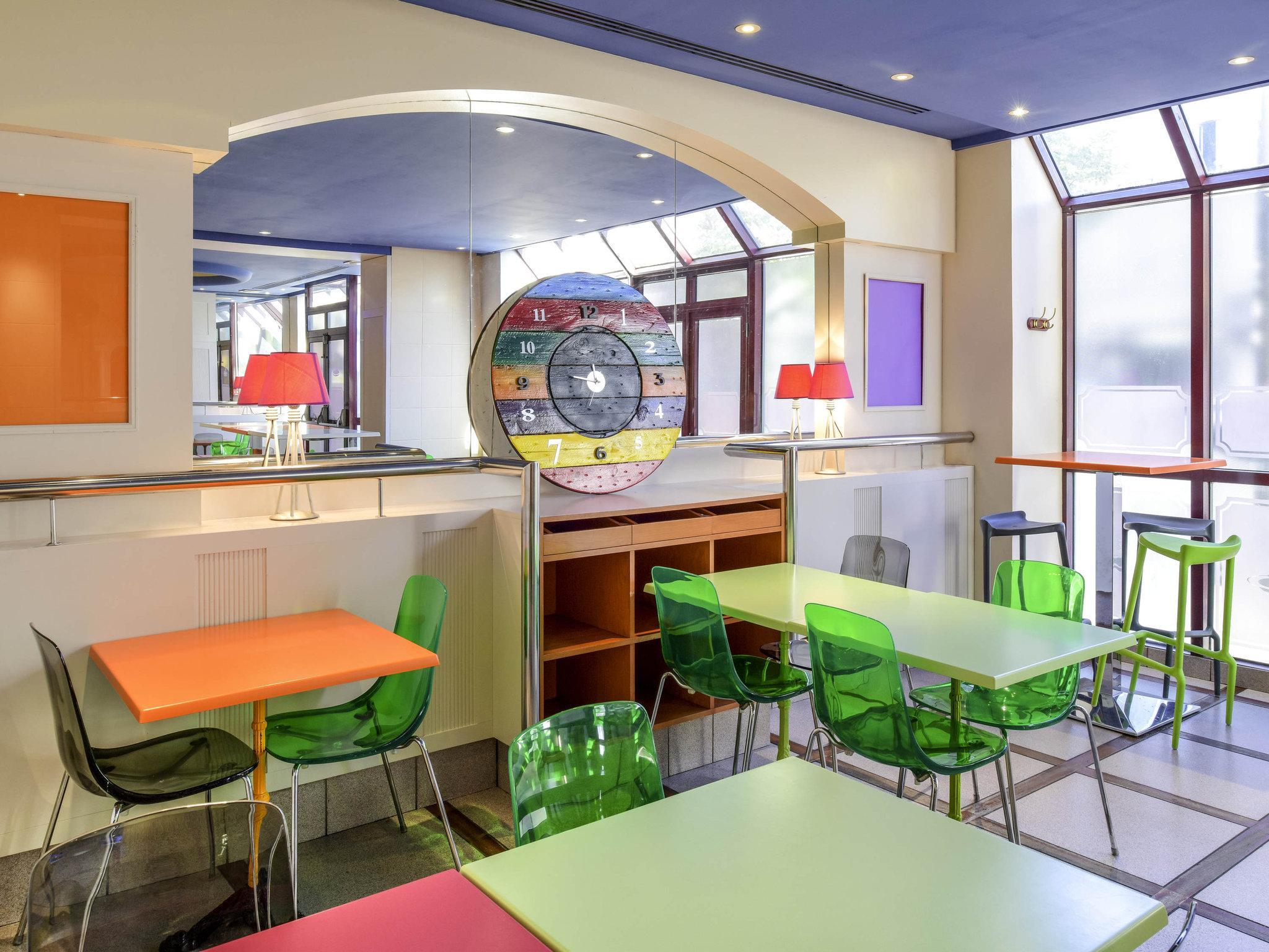 restaurant cafeteria