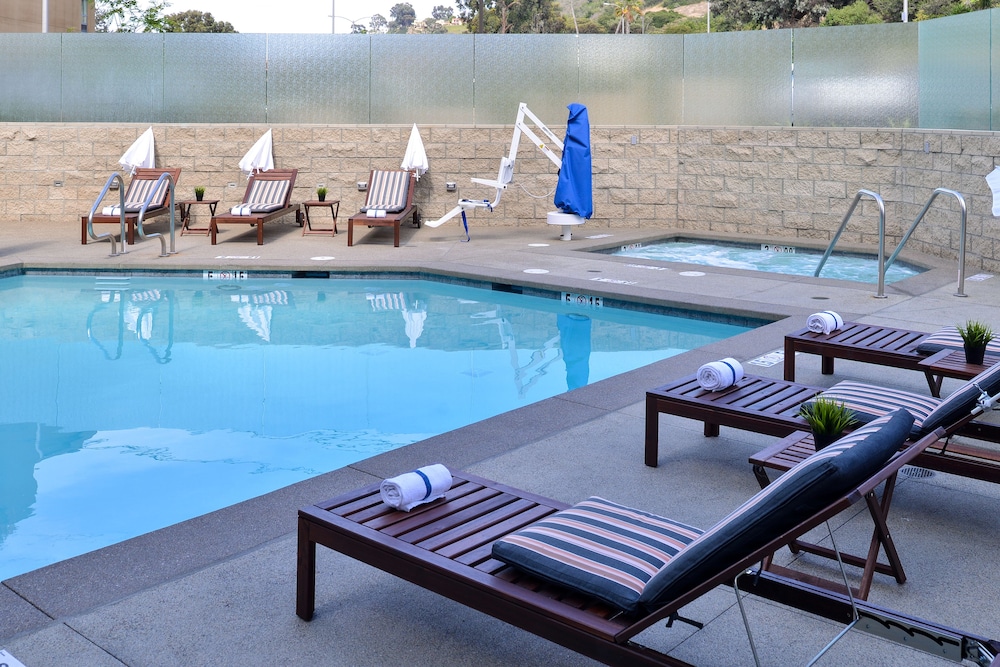 Holiday Inn Express & Suites San Diego - Mission Valley 5/61
