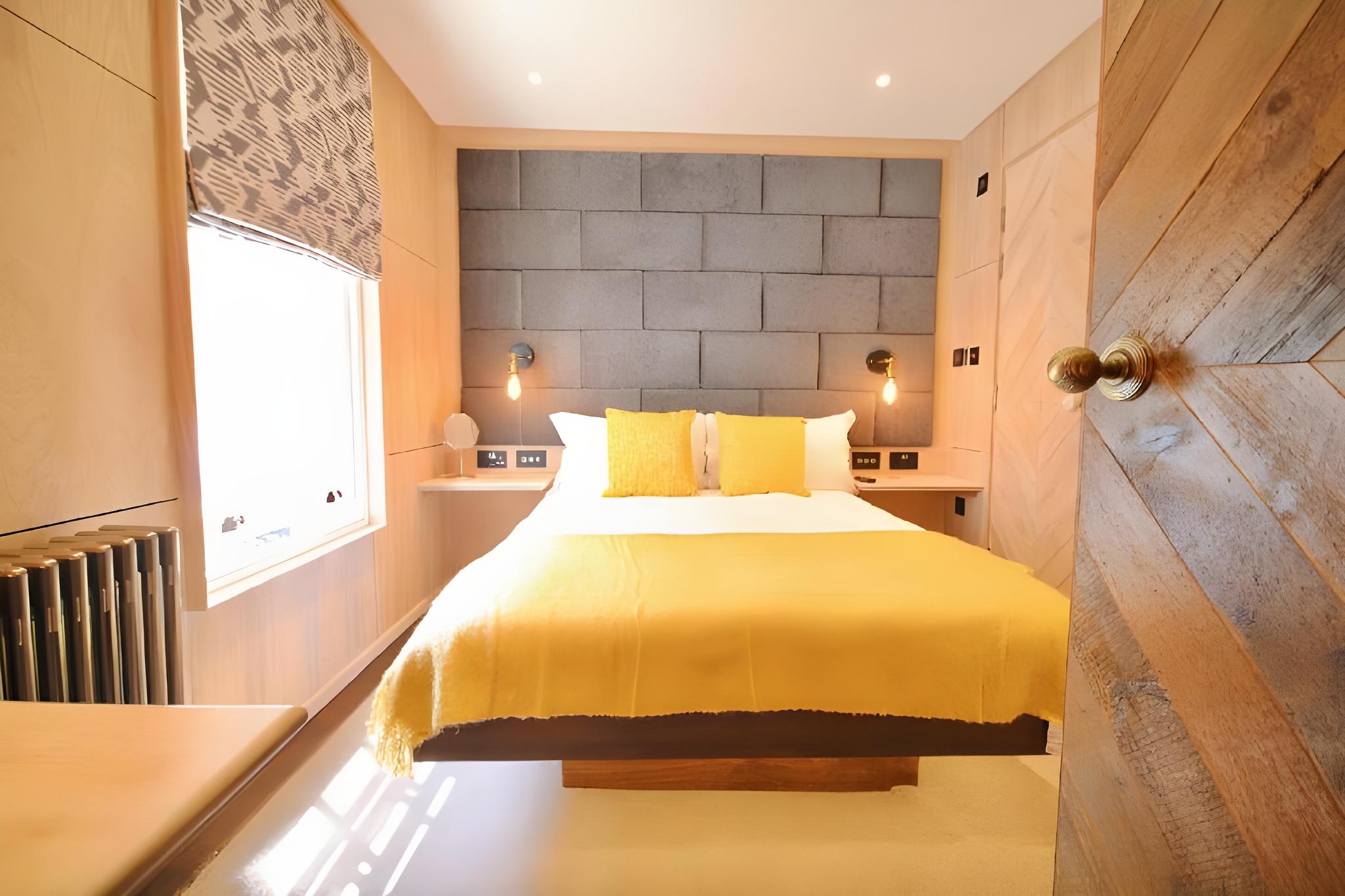 Room, Double Bed