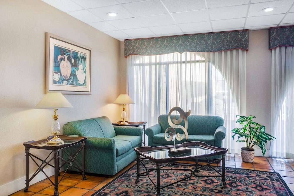 Days Inn by Wyndham Del Rio 35/55