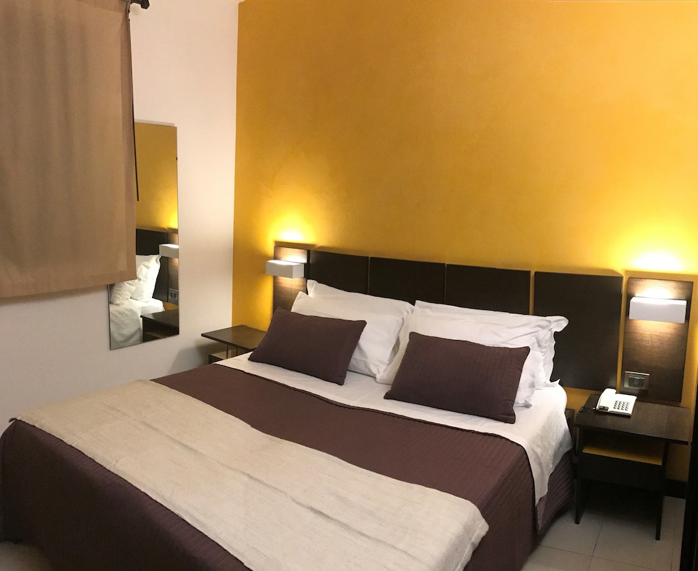 ROOM, SINGLE, DOUBLE BED