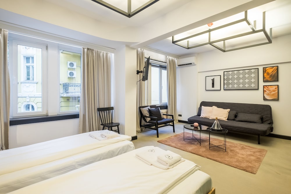 R34 Boutique Hotel 12/50