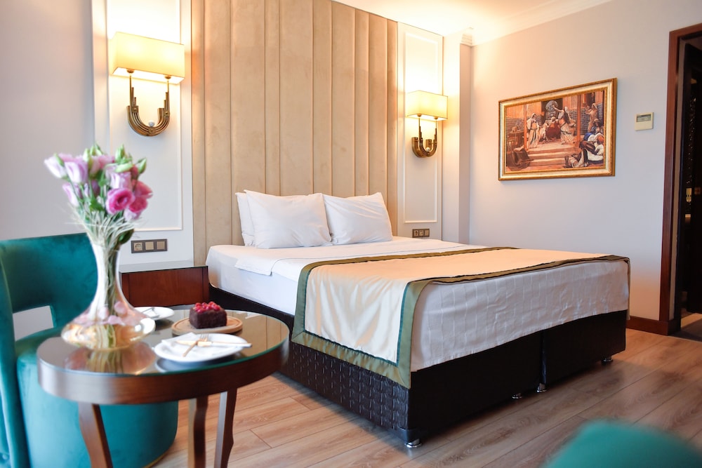 Golden Lake Hotel 13/50