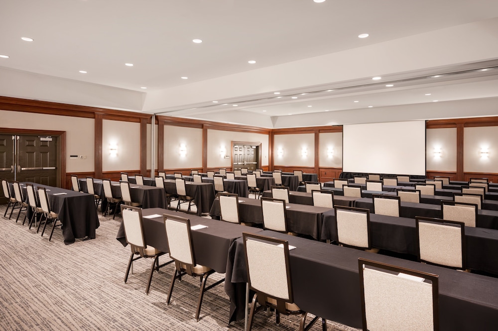 Crowne Plaza Albany The Desmond Hotel (ex The Desmond Hotel Albany) 65/74