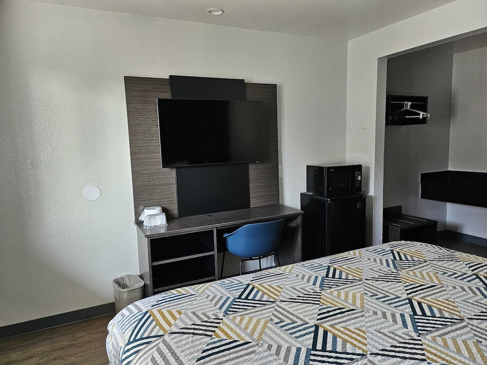 Motel6 Westminster, CA - North 37/60