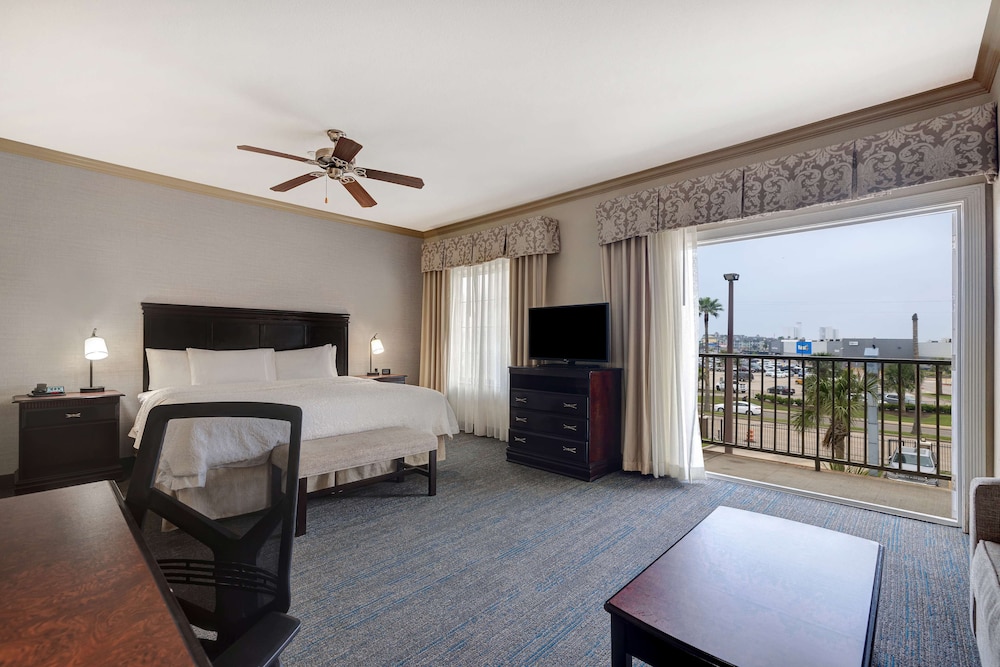 Hampton Inn Suites Galveston 33/68