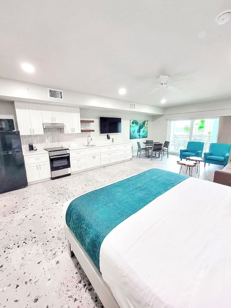 Royal, Palm, Studio, Apartment, King Bed, King Murphy Bed