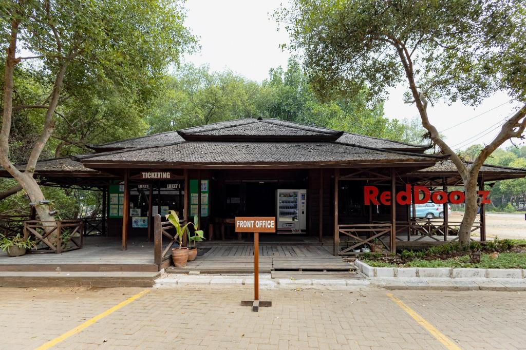 RedDoorz Resort @ Taman Wisata Mangrove 5/46