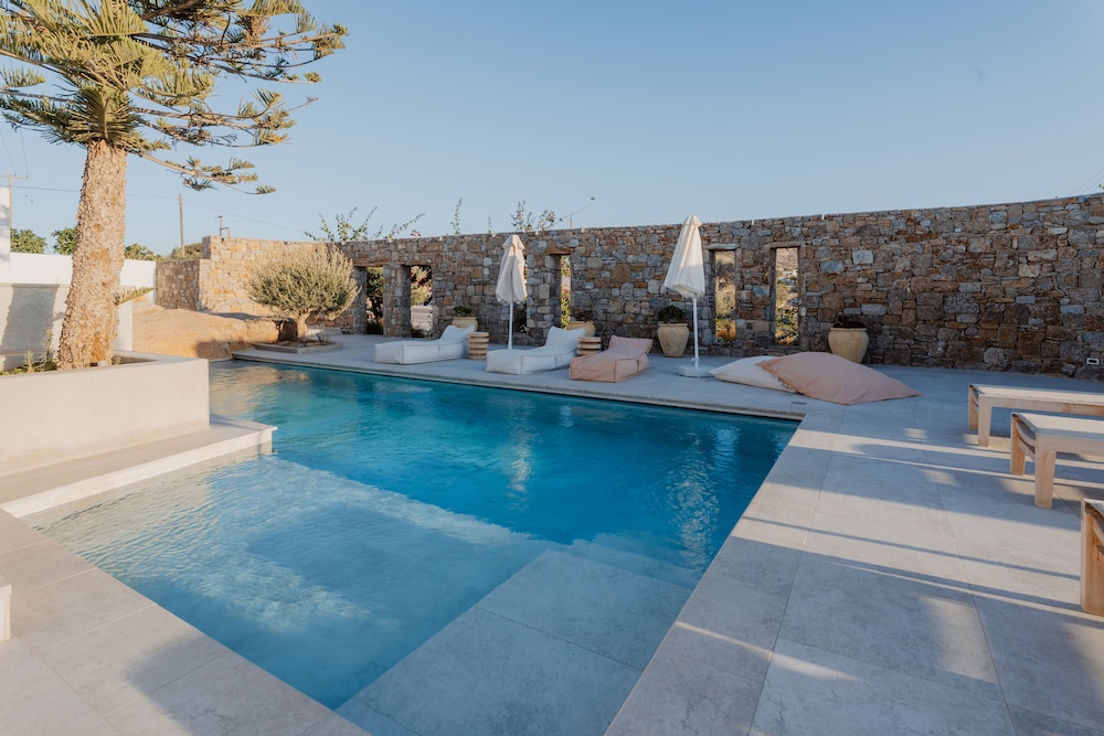 OLIVING MYKONOS LUXURY SUITES 30/50