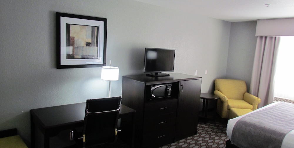 Oak Hill Inn and Suites 55/62