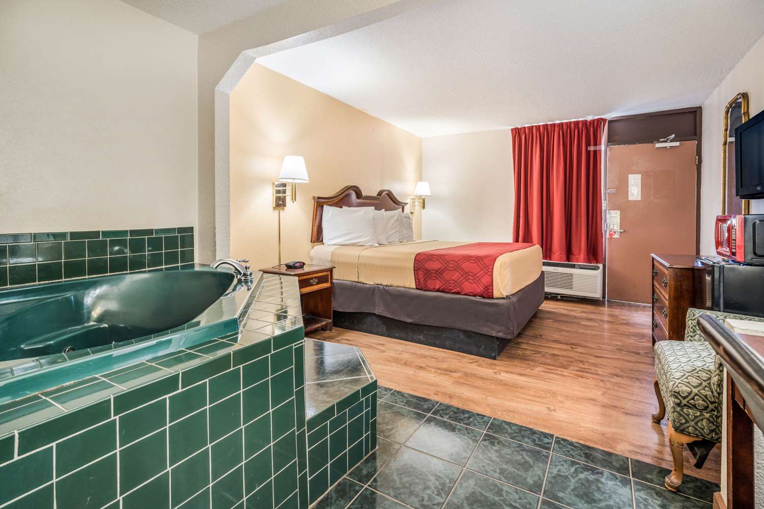 Econo Lodge Inn Suites Macon West 20/28