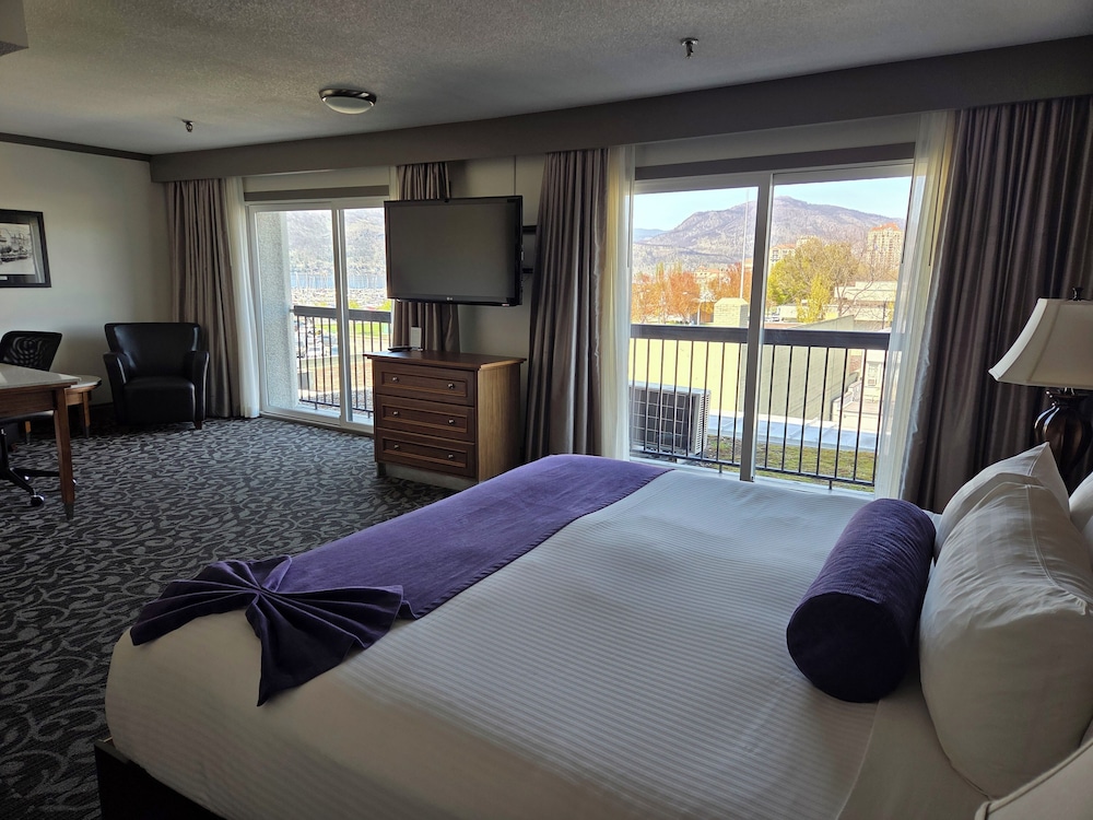 EXECUTIVE, SUITE, KING BED