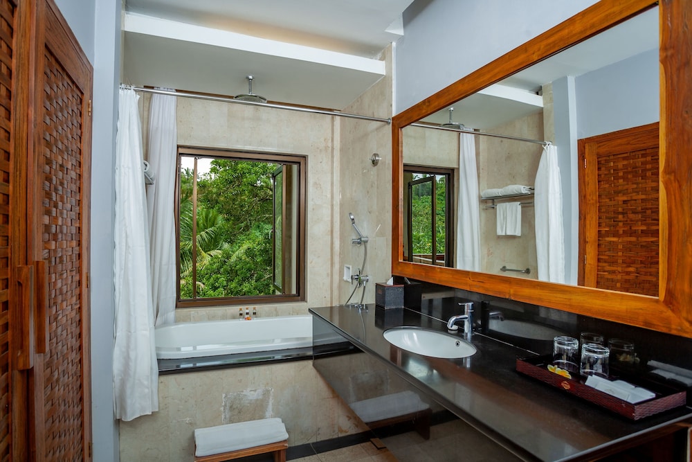 The Lokha Ubud Resort Villas And Spa 34/35