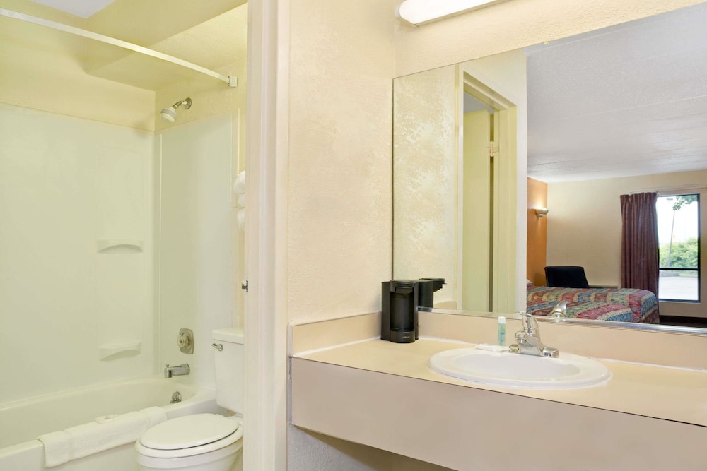 Days Inn by Wyndham Cincinnati East 10/21