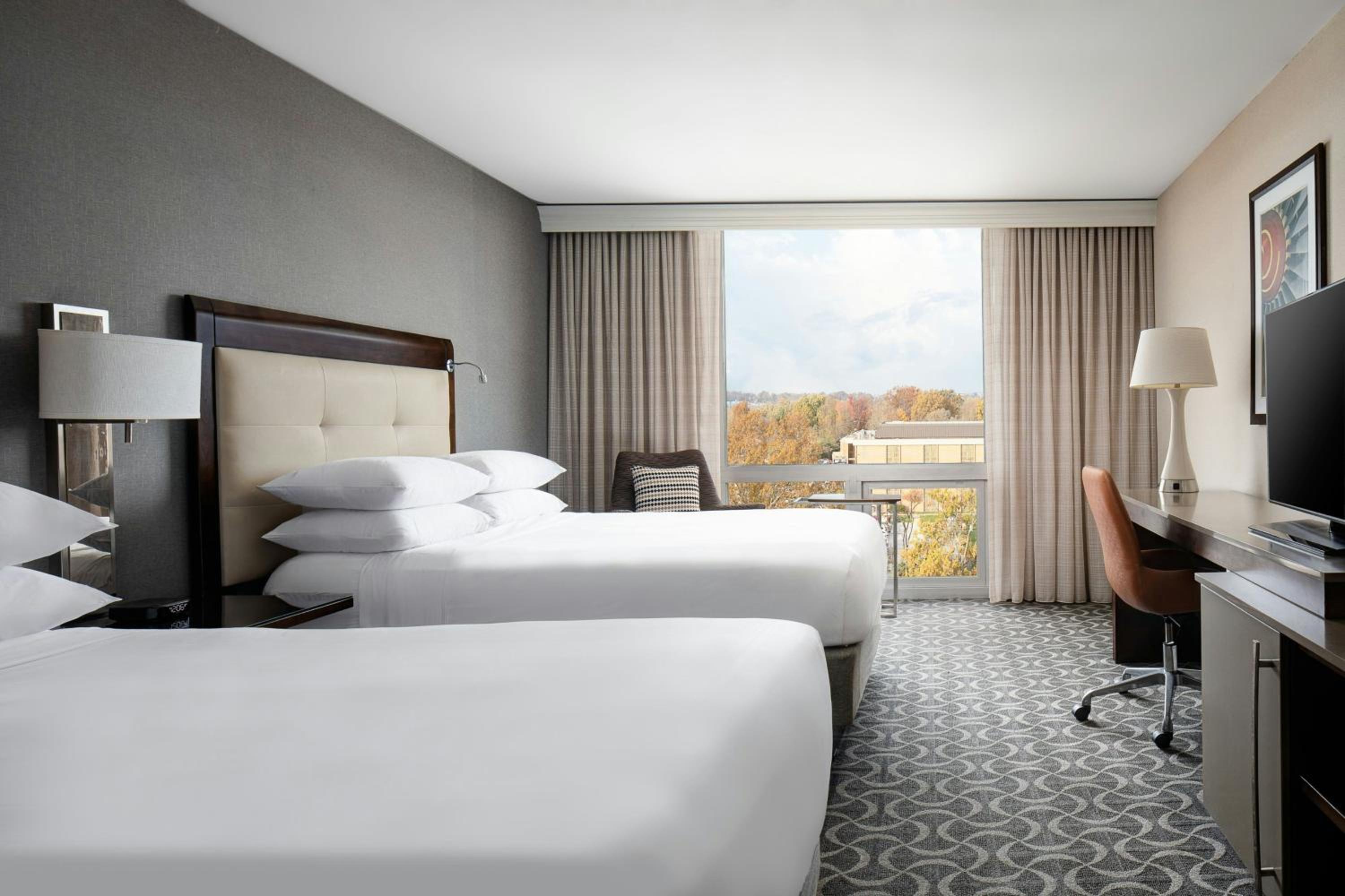 غرفة قياسية بسريرين مزدوجين، Marriott St. Louis Airport 5/10
