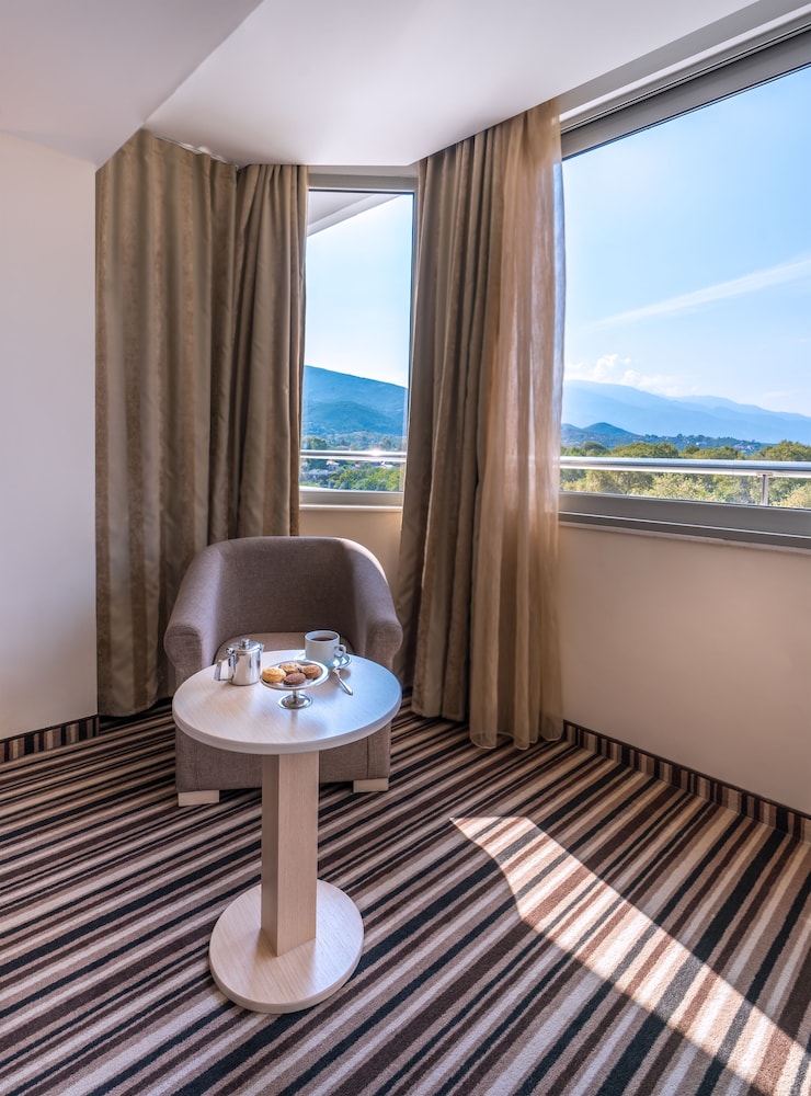 CRONWELL PLATAMON RESORT 23/50