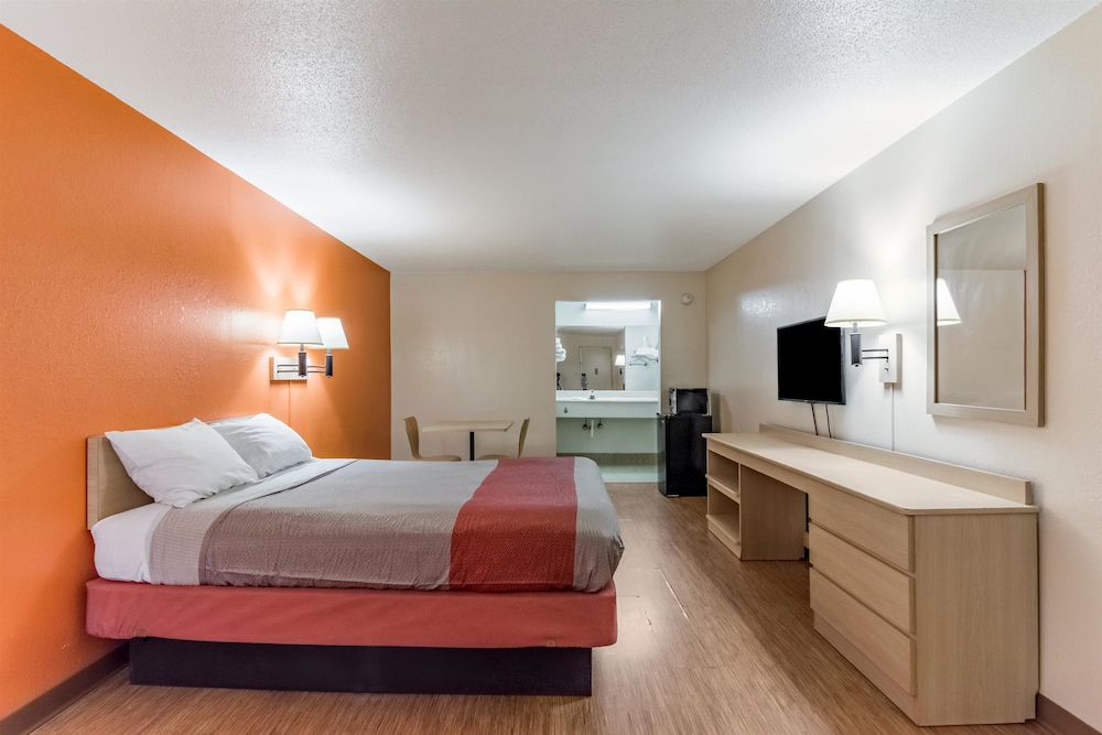 Motel6 Raleigh, NC Cary 24/54