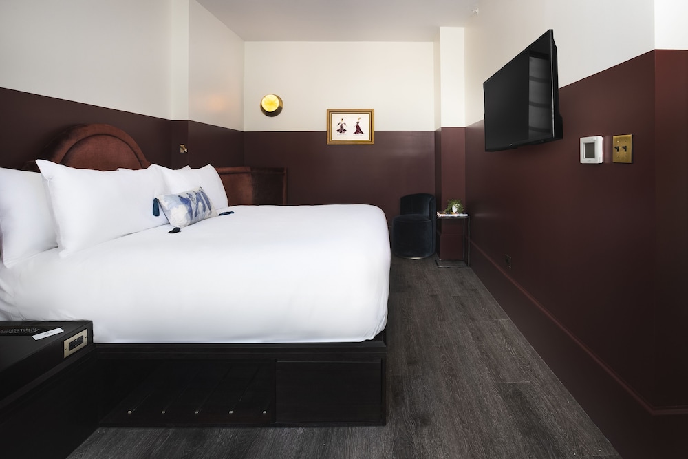 Civilian Hotel 12/46