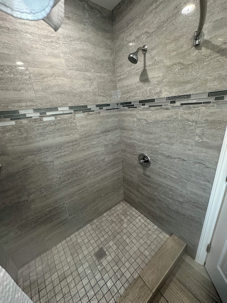 Town and Country Inn 25/50