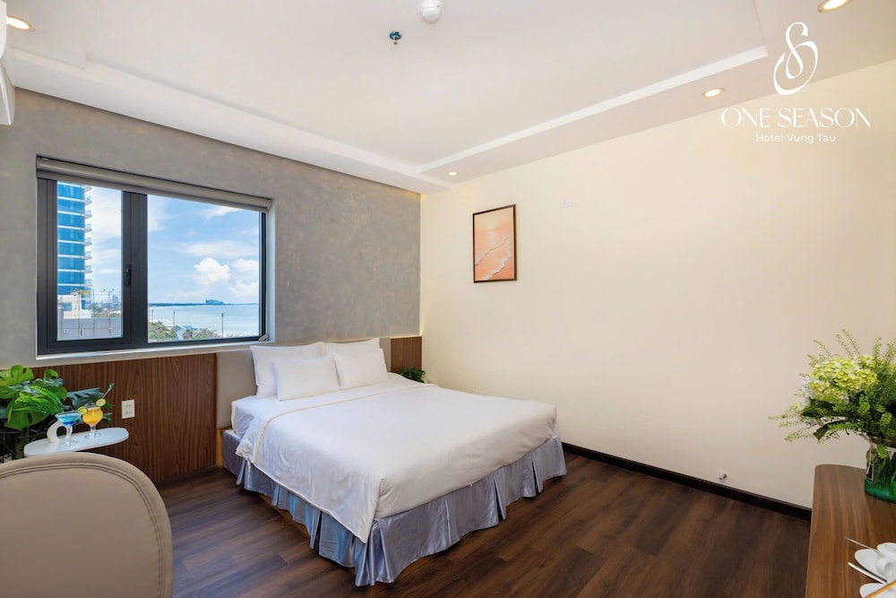 GRAND, DOUBLE BED