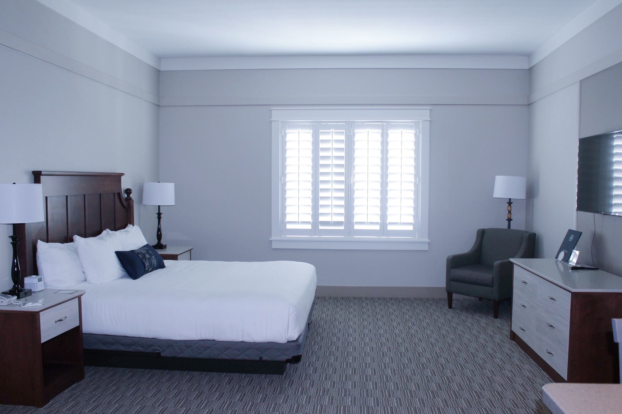 STANDARD, KING BED, SOFA