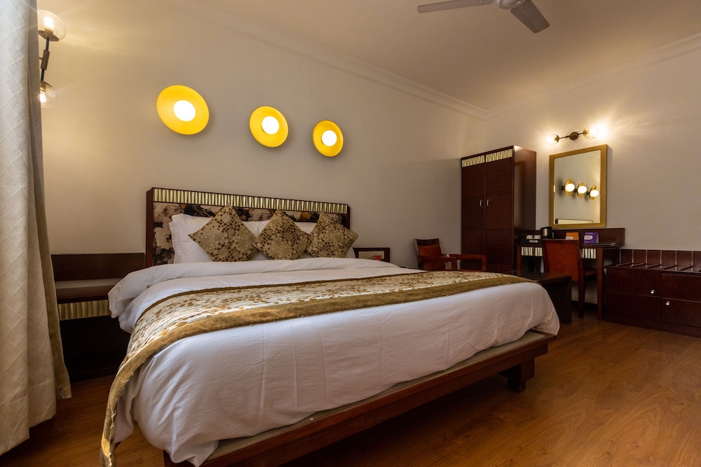 3 BY OYO Nami Residency Ahmedabad 6/25