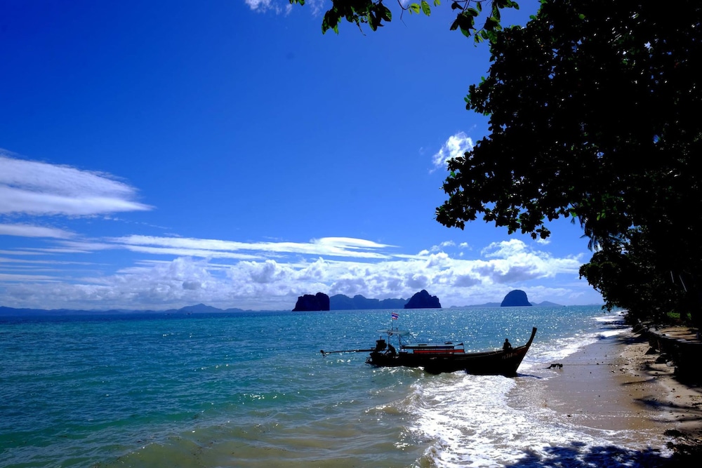 Koh Ngai Cliff Beach Resort 50/61