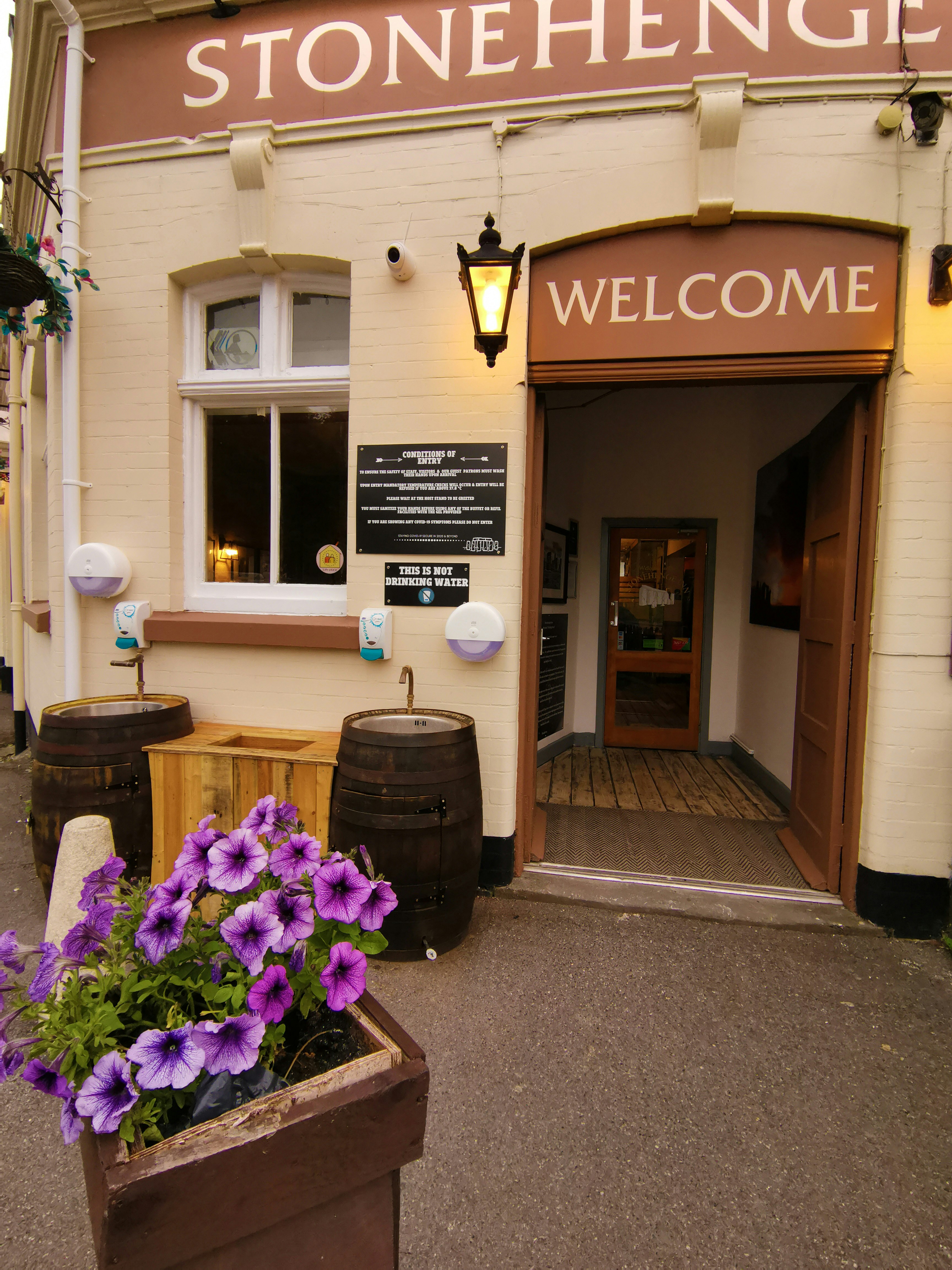The Stonehenge Inn Carvery 29/39