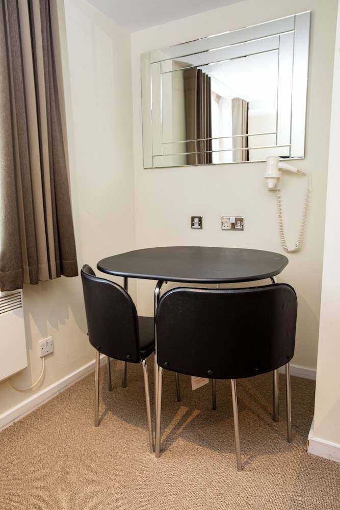 Grand Plaza Serviced Apartments 72/76