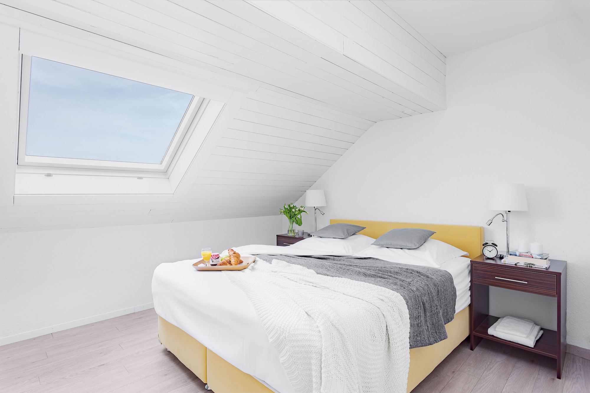 1 BEDROOM, SUITE, SINGLE BED