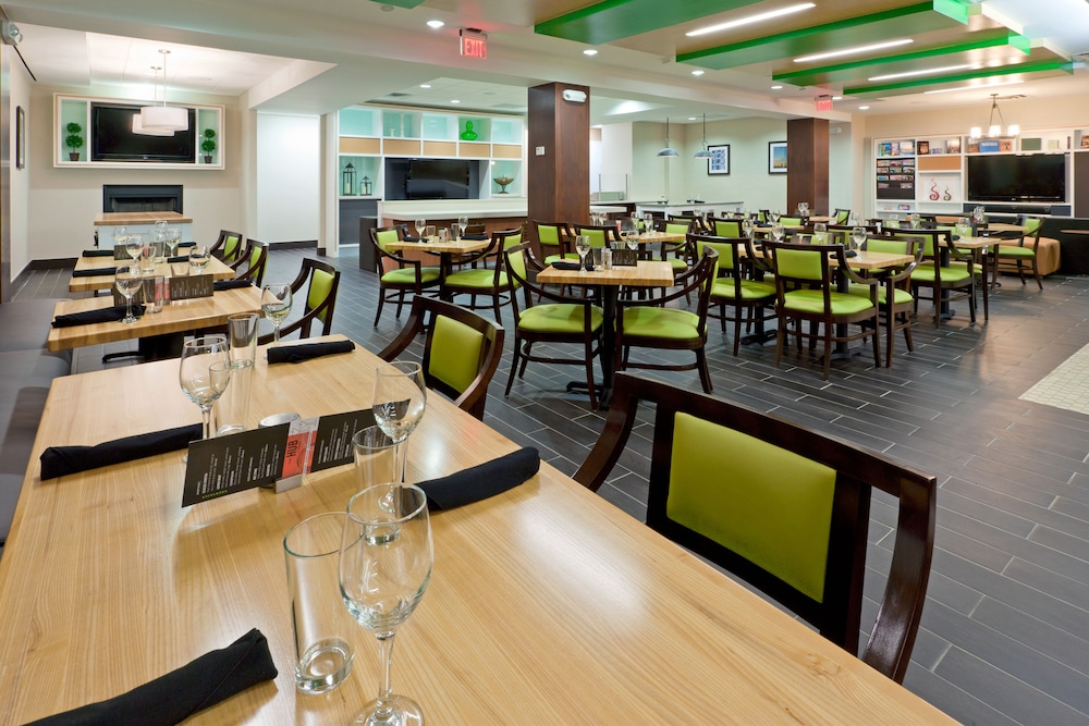 Holiday Inn Clark Newark Area Formerly Crowne Plaza Clark 30/54