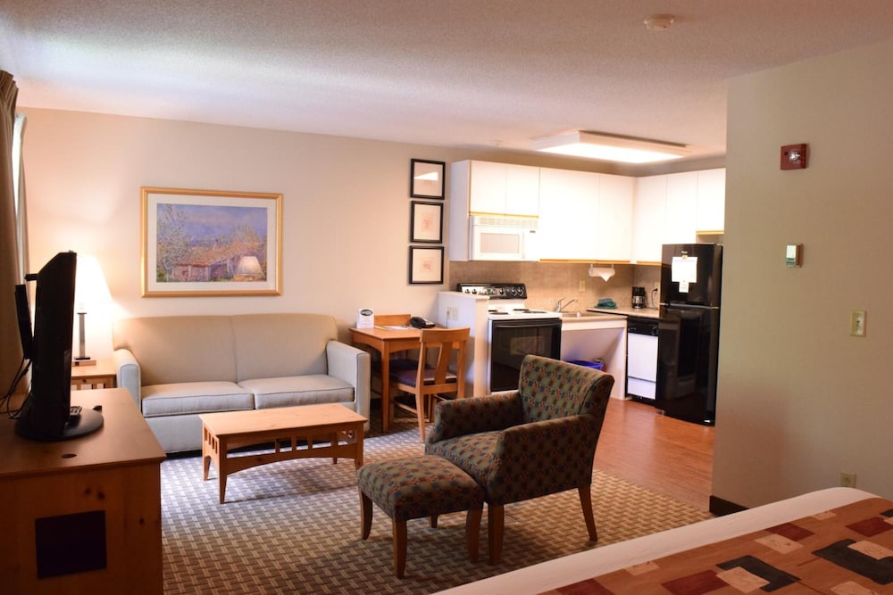 Cresthill Suites Syracuse 24/53